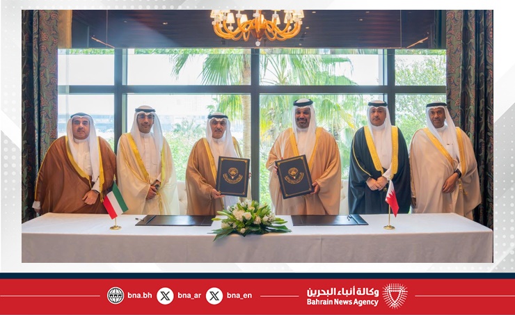 خلال التوقيع على اتفاقية مشروع تطوير شبكة نقل الكهرباء مع الصندوق الكويتي.. وزير المالية والاقتصاد الوطني يؤكد: مملكة البحرين تولي اهتماما كبيرا في تطوير البنية التحتية وتهيئة المقومات اللازمة بما يسهم في دفع عجلة التنمية الاقتصادية